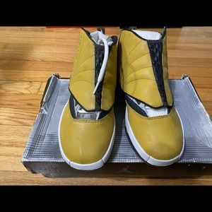 Air Jordan 16 ginger size 5.5 sole tearing